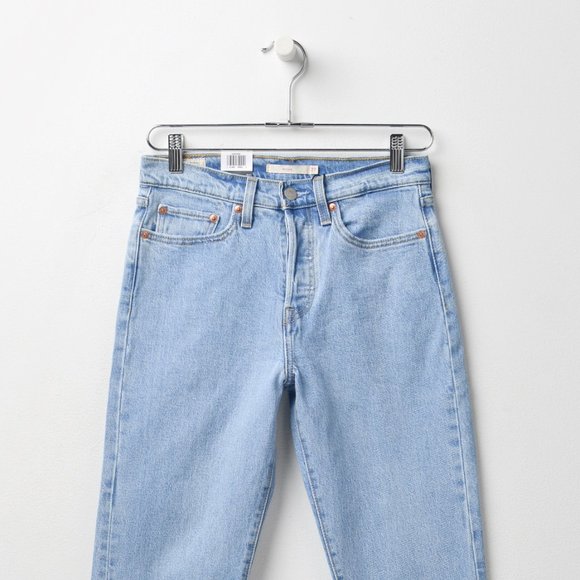 Levi's Wedgie Icon Jeans in Light Wash - Picture 8 of 12